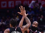 开云体育APP下载-NBA季后赛首轮火爆开打，致胜关键时刻紧要