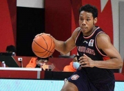 开云体育中国-猛龙鏖战广州队，戈贝尔状态火热