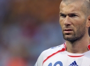 开云官网-唯一战地，当三笘薰的孤影遭遇比利亚雷亚尔的洪流