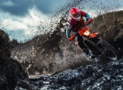 开云APP-引擎轰鸣与绿茵智慧，当F1战术驶入欧冠之夜