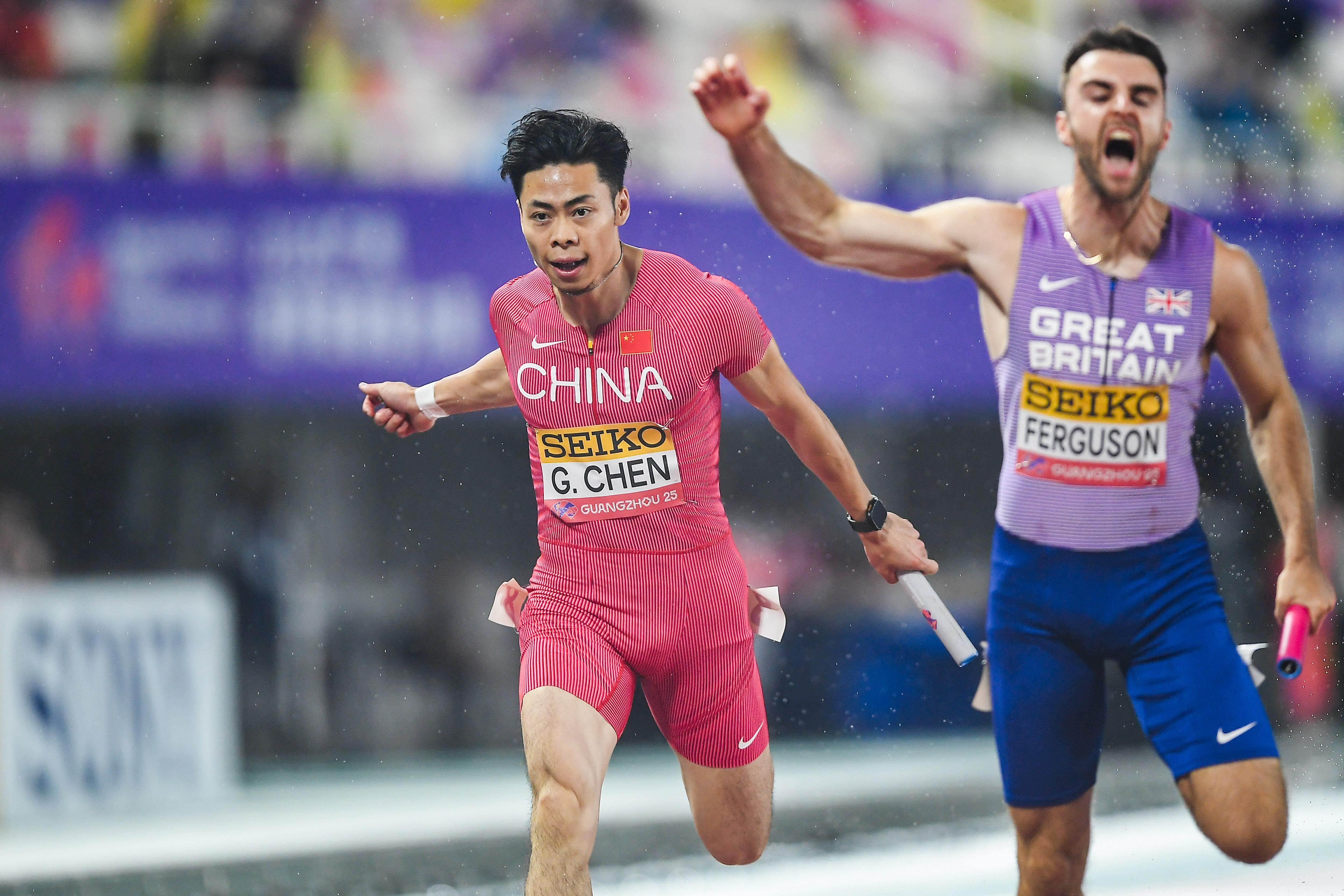 田径赛场难分高下，选手激战正酣的简单介绍