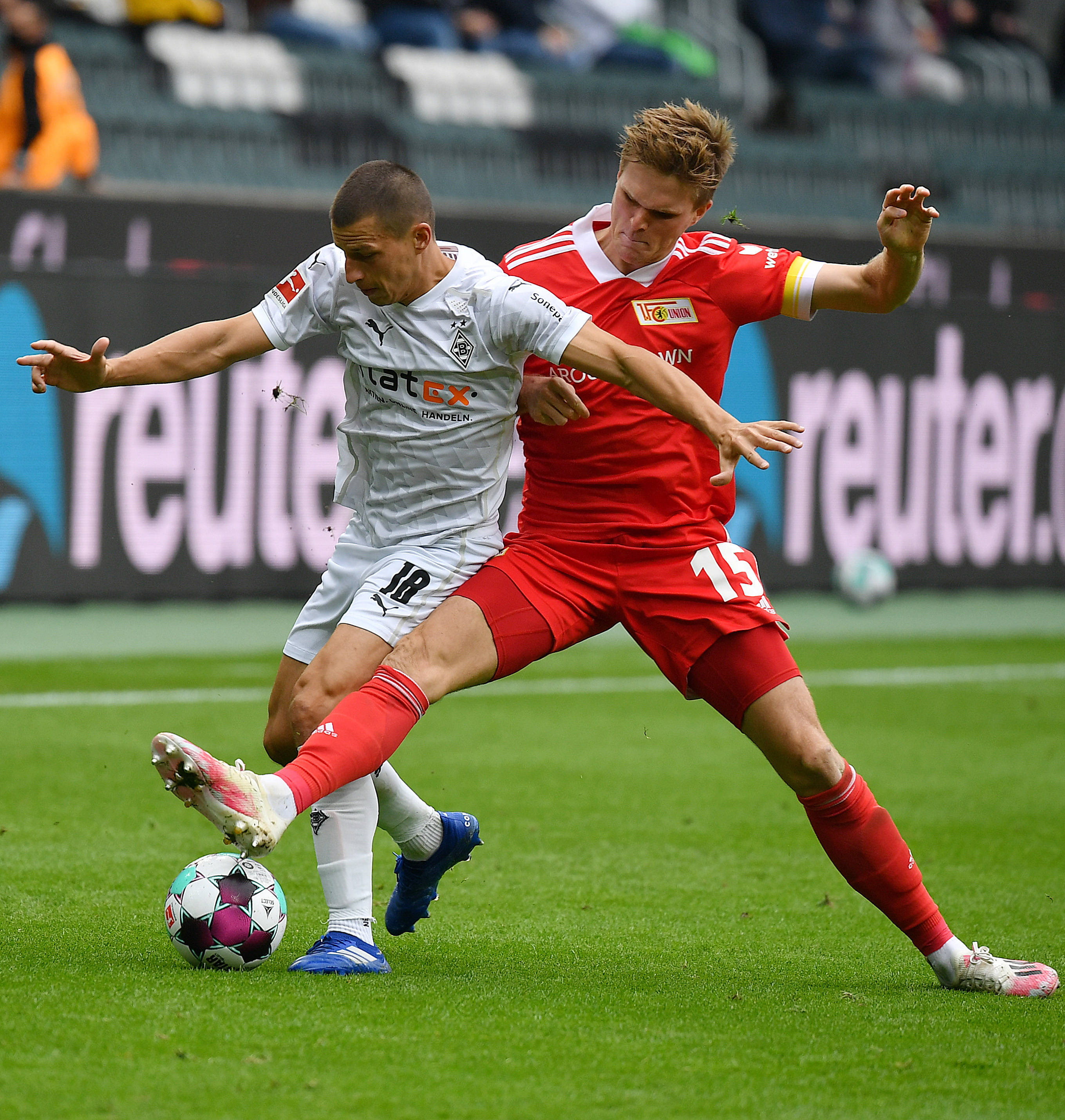 包含斯图加特主场大胜，豪取关键胜利的词条