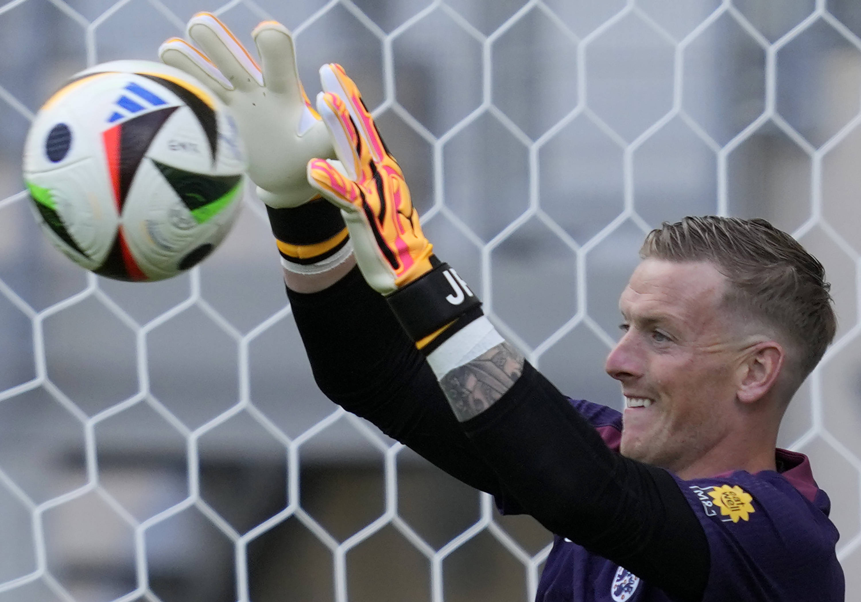 包含欧预赛:英格兰队轻松晋级,展现强势的词条 包含欧预赛:英格兰队轻松晋级,展现强势的词条