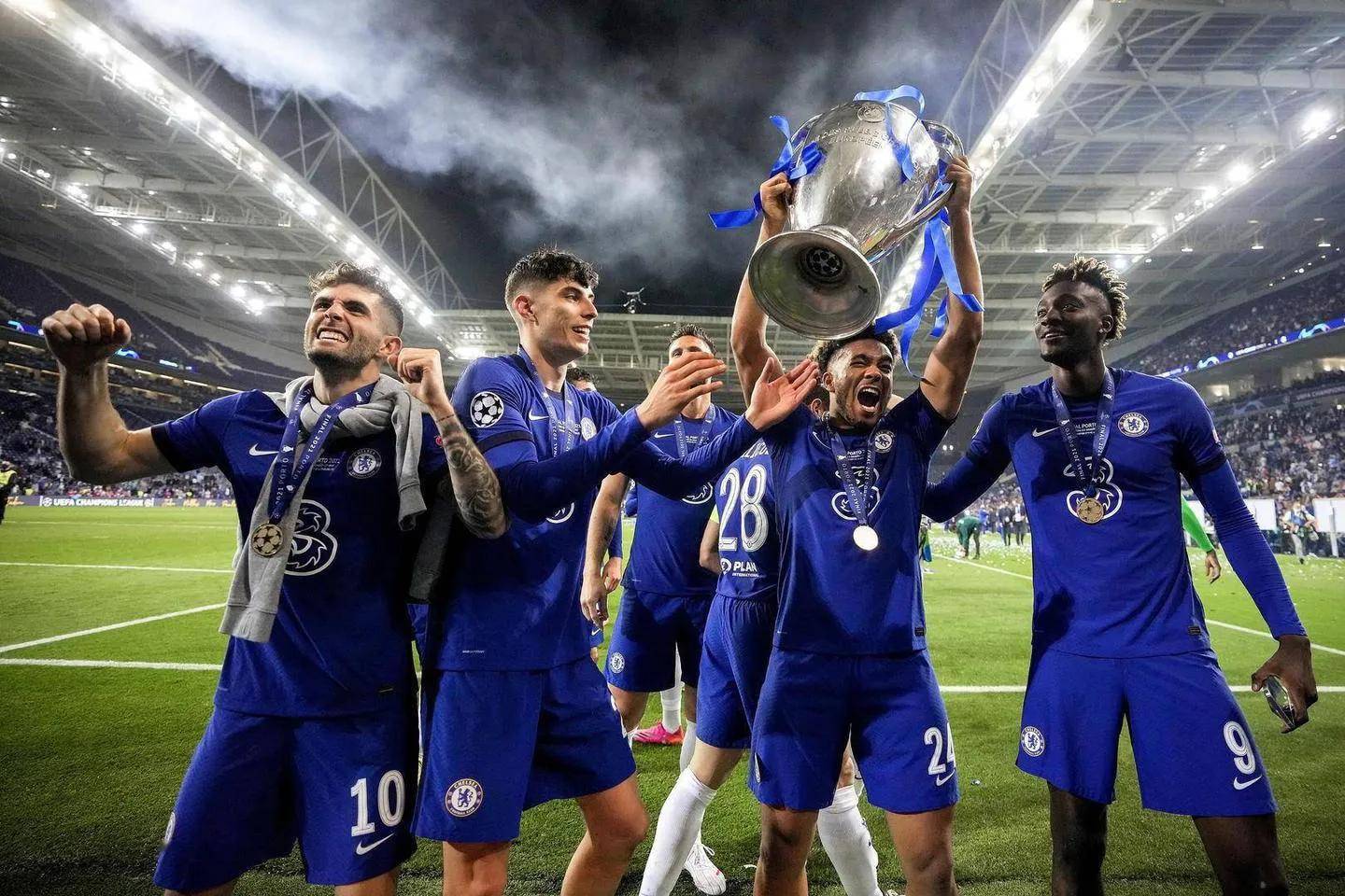 欧洲足球赛事几轮过后争夺席位激烈