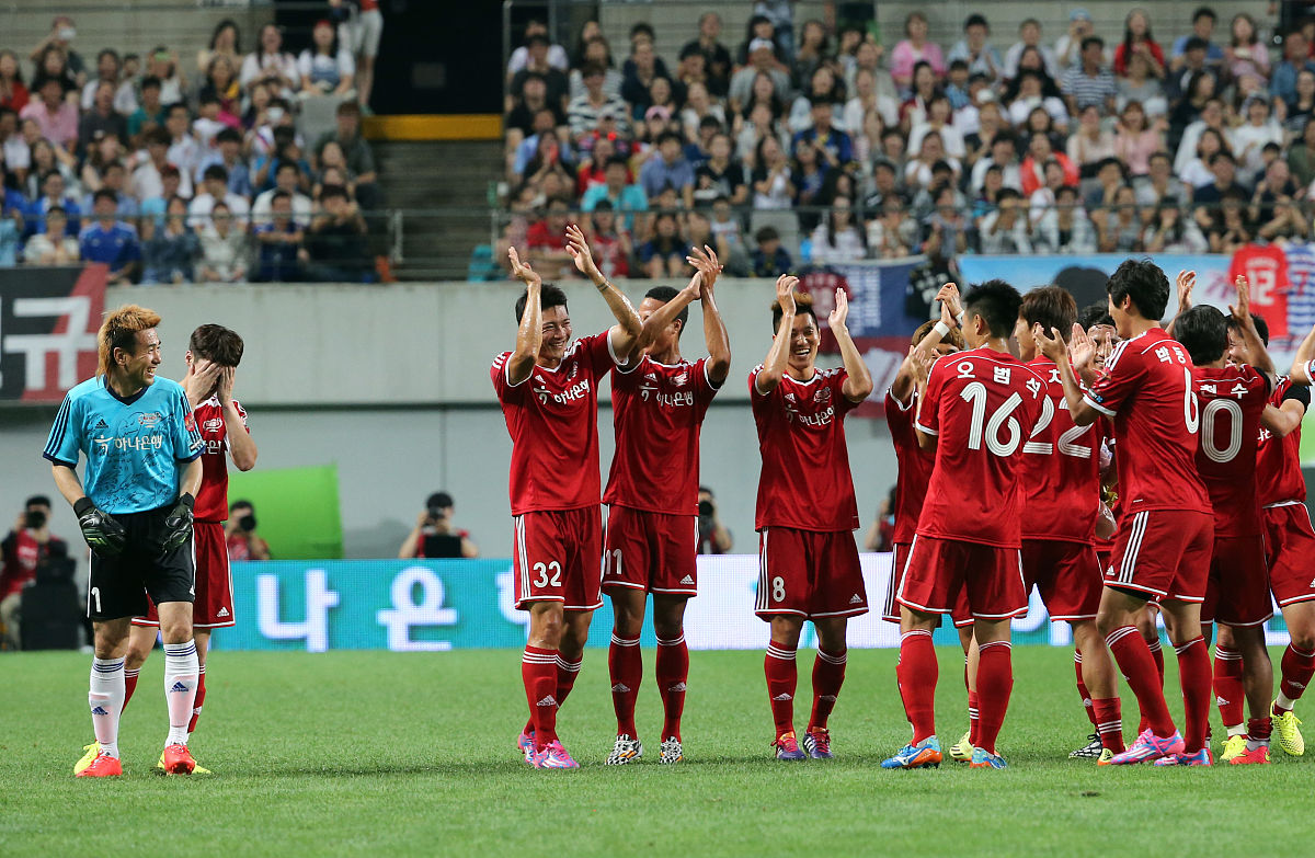 阿贾克斯客场胜出，荷甲夺冠热度不减