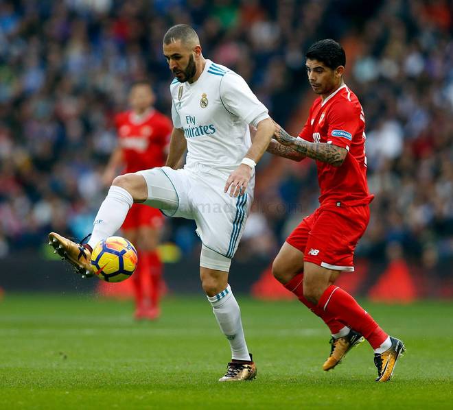 包含塞维利亚主场告负，名次略有下滑的词条