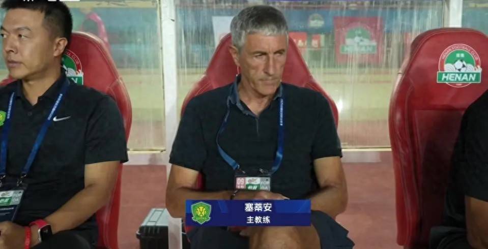 包含国安主帅召开战术训练回顾上一场比赛中存在问题的词条