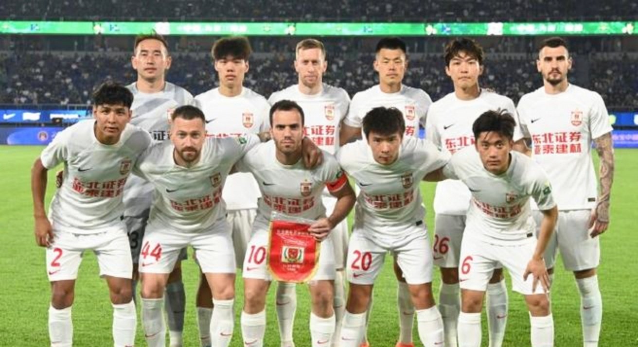 足球联赛热门球队实力均衡,竞争愈发激烈的简单介绍 足球联赛热门球队实力均衡,竞争愈发激烈的简单介绍