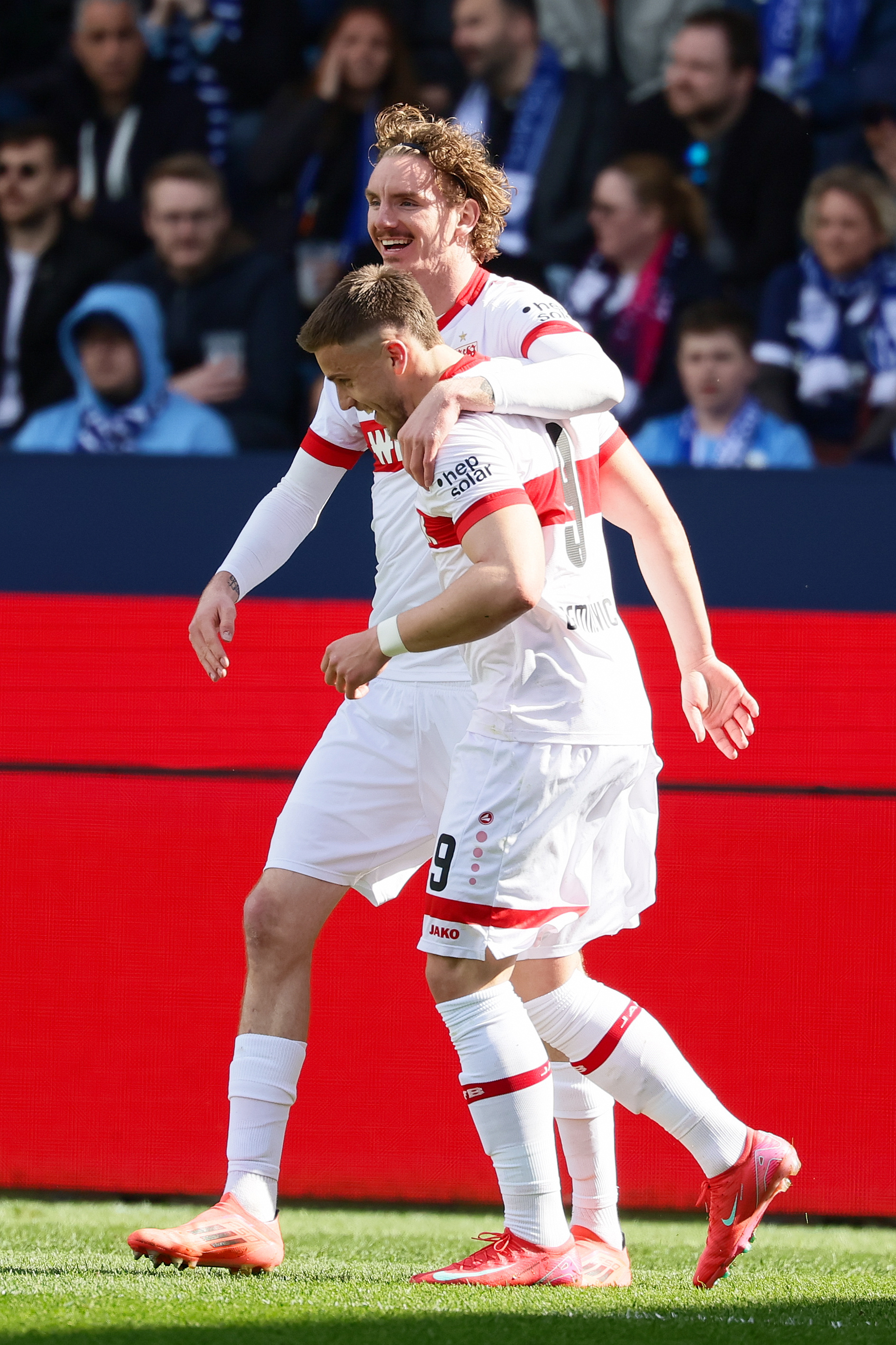 关于斯图加特足球队传奇诞生,德甲稳坐榜首的信息 关于斯图加特足球队传奇诞生,德甲稳坐榜首的信息