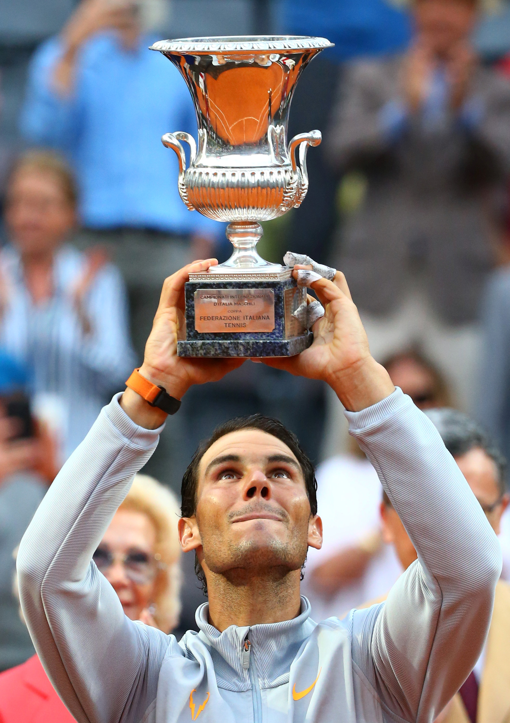 包含拉沃尔杯险胜ATP总决赛，纳达尔关键制胜的词条