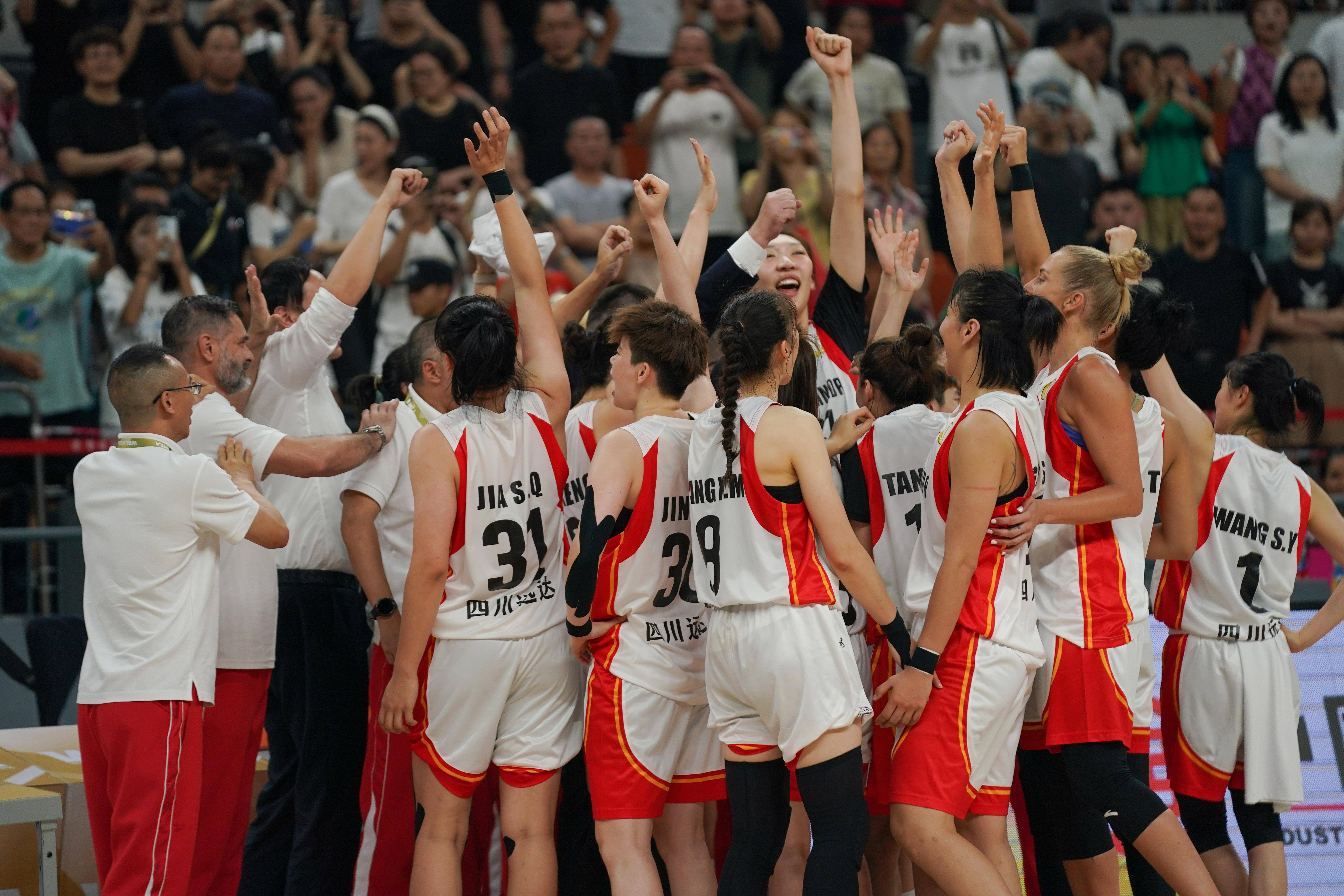 亚洲篮球赛事上，俄罗斯球队成为夺冠热门