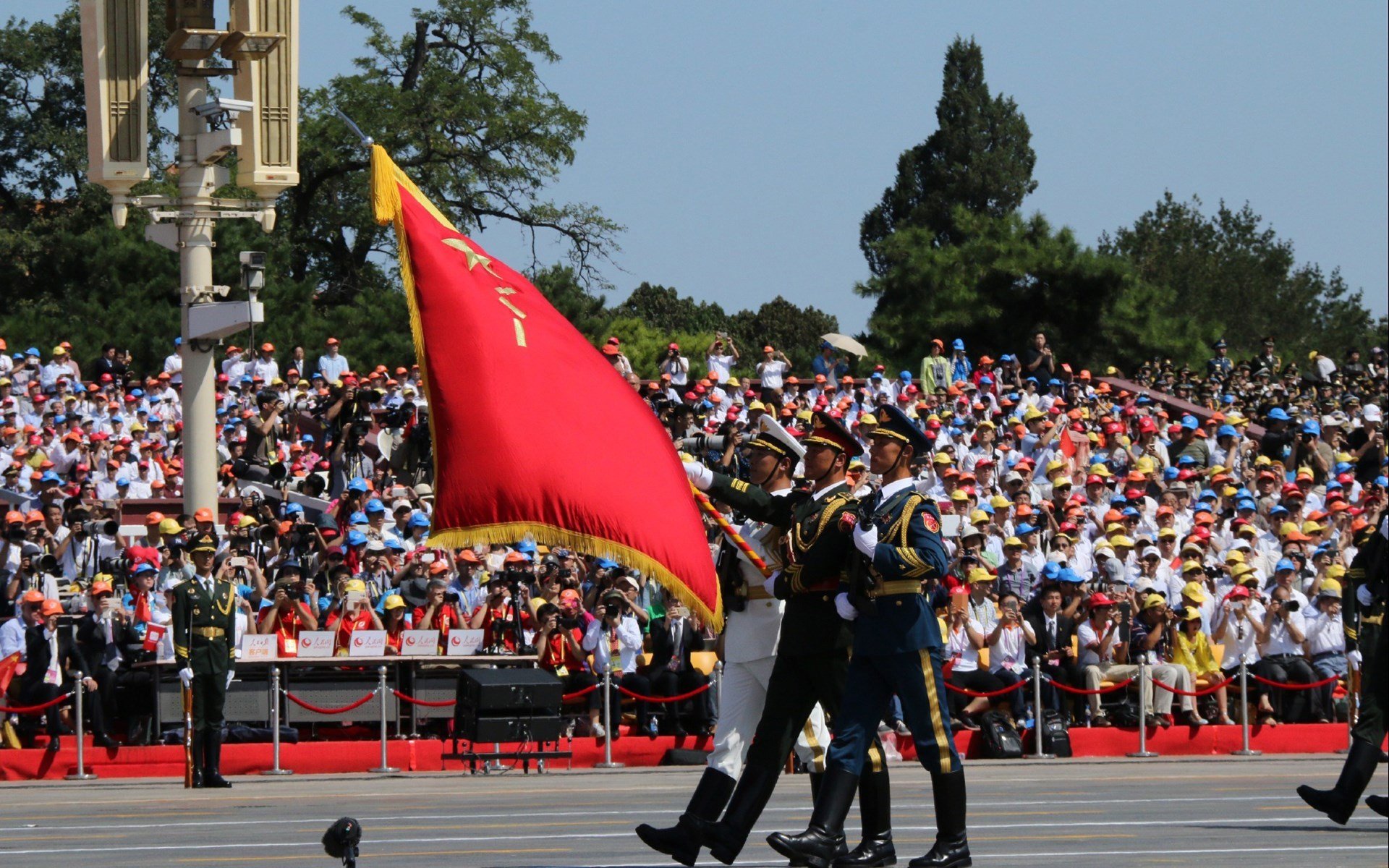 跨界风暴，摩纳哥足球晋级夜，莱万NBA总决赛神奇接管引爆全球体育圈